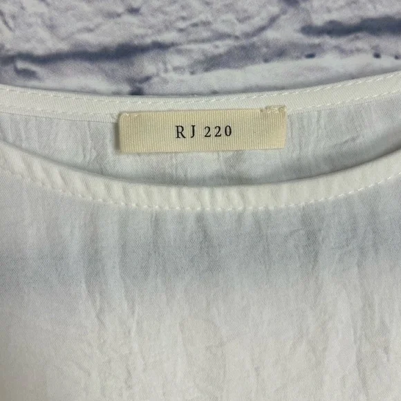 White RJ 220 Blouse. 3/4 Length Gathered/Elastic Sleeves. Size Small. - Picture 2 of 5